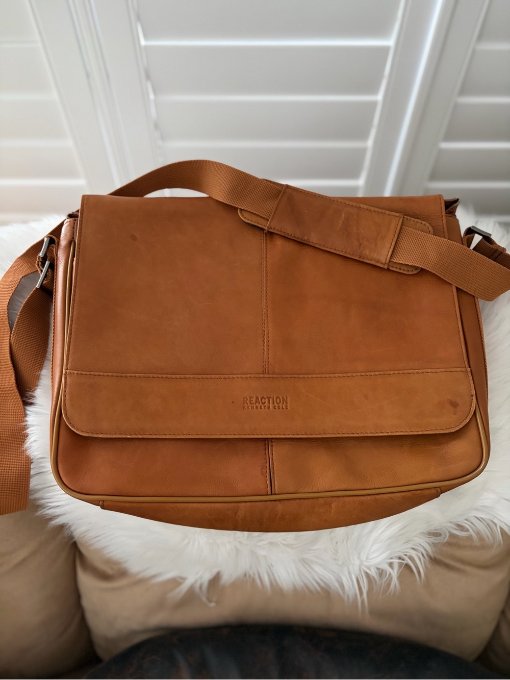 Kenneth Cole Reaction Leather Messenger Bag